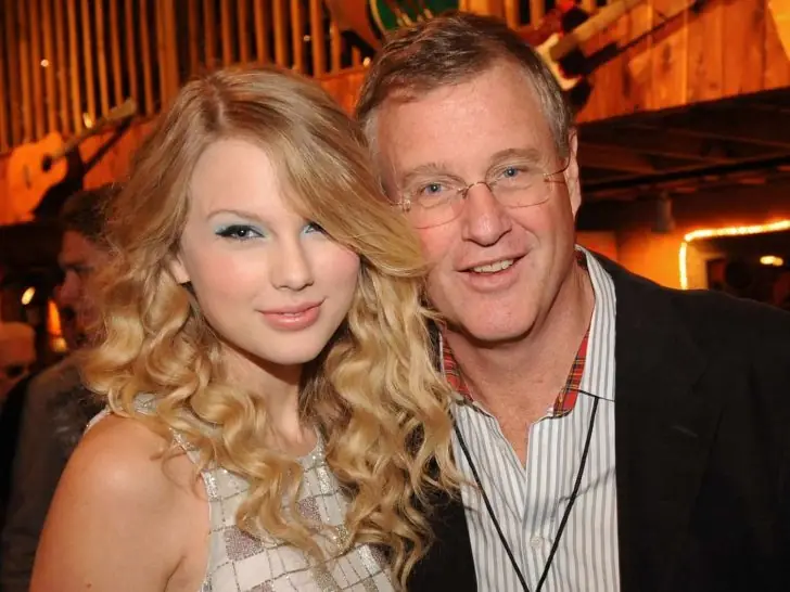 are Taylor Swift's parents divorced now?