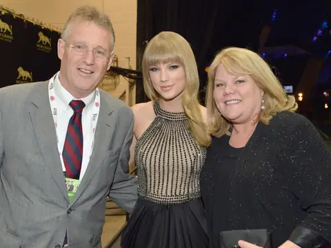 The ‘Secretive’ Divorce Of Taylor Swift’s Parents Nobody Knew About