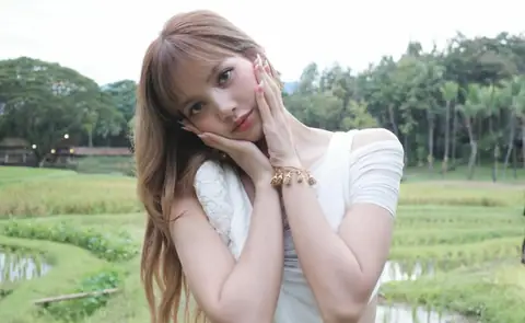 Beloved Thai Superstar Lisa of BLACKPINK to Star in New Netflix Original Film