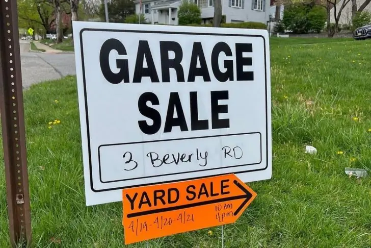How to price garage sale items effectively.