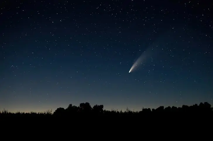 What color are comets?